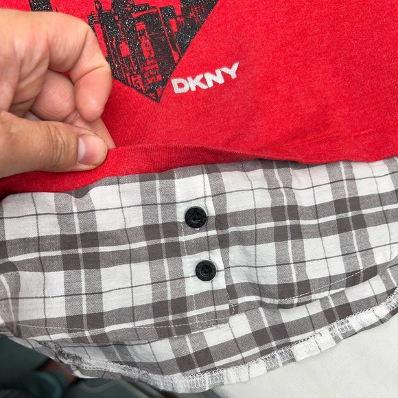 DKNY toddler sweater shirt Red with glitter sparkles /NY landscape size 2T - Picture 4 of 7